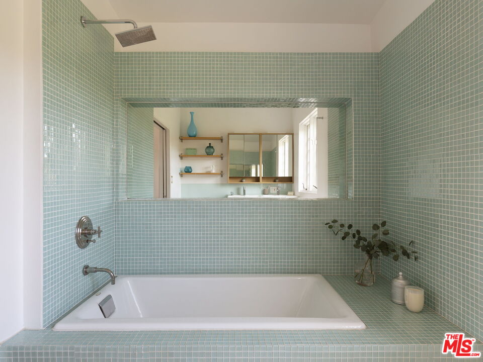 2500 Carman Crest Dr