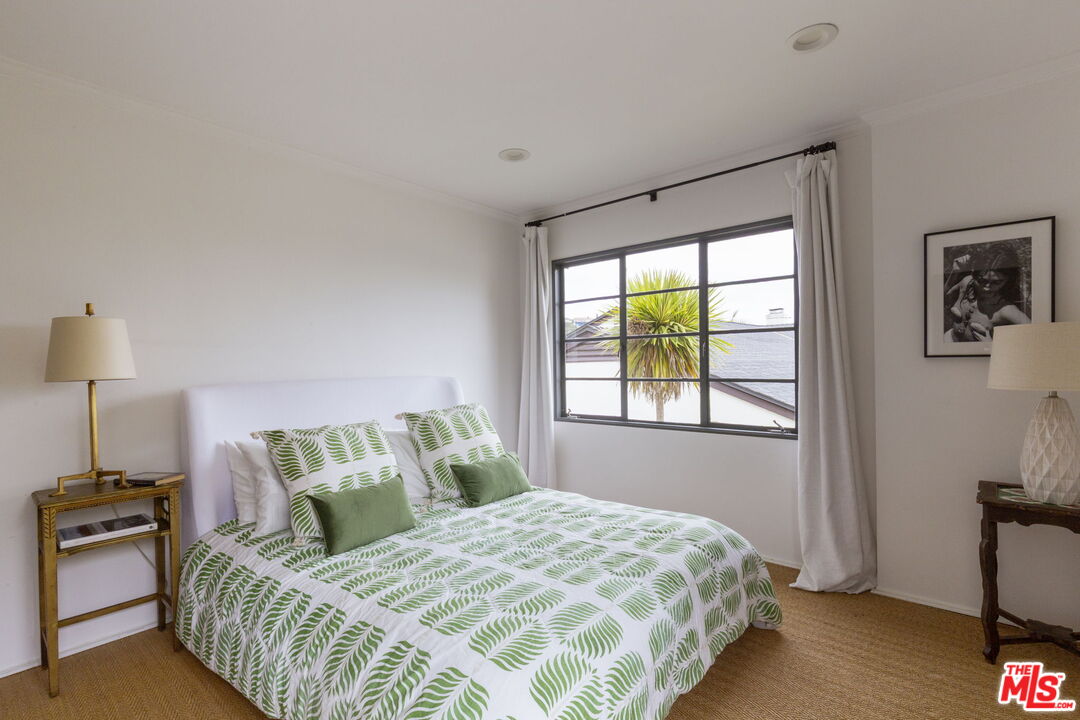 2500 Carman Crest Dr