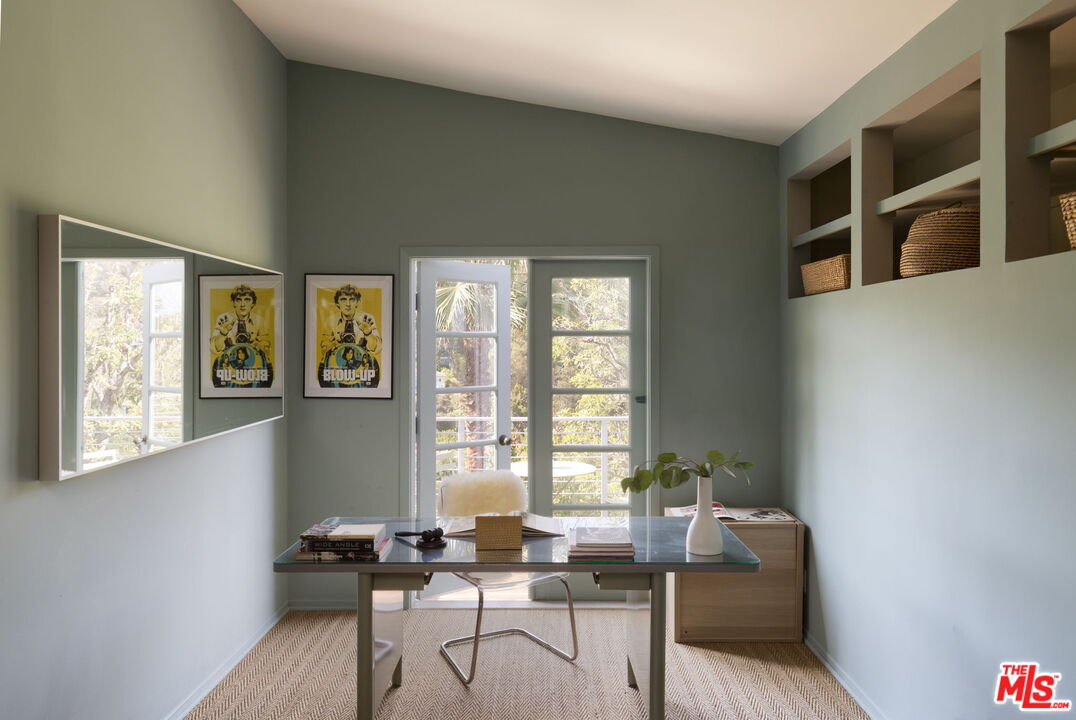 2500 Carman Crest Dr