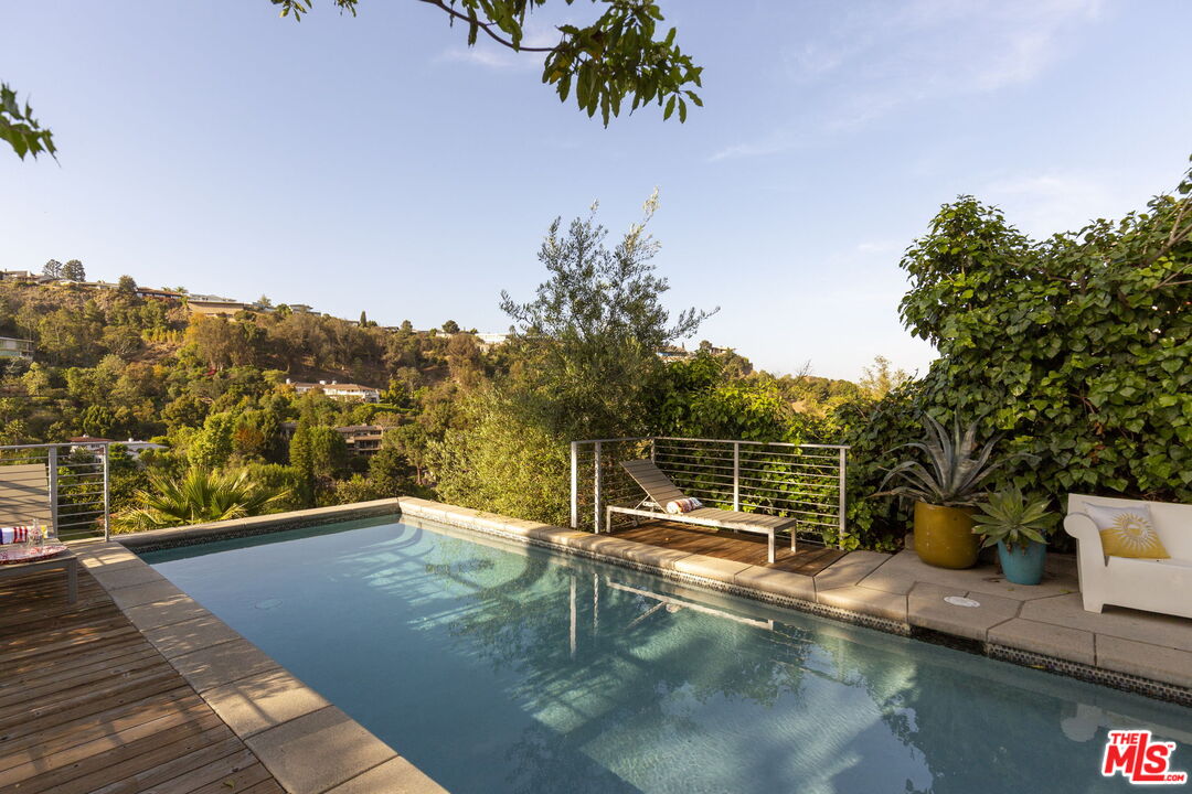 2500 Carman Crest Dr