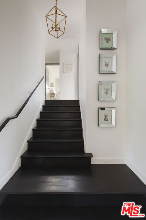 2500 Carman Crest Dr