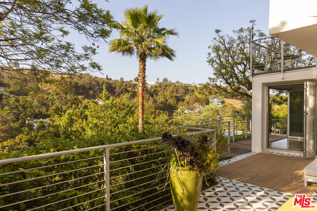 2500 Carman Crest Dr