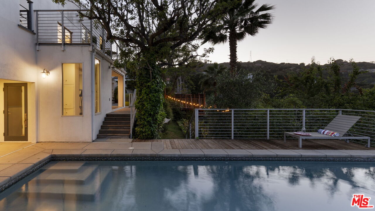 2500 Carman Crest Dr