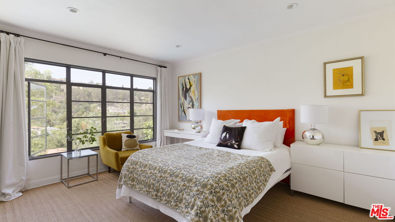 2500 Carman Crest Dr