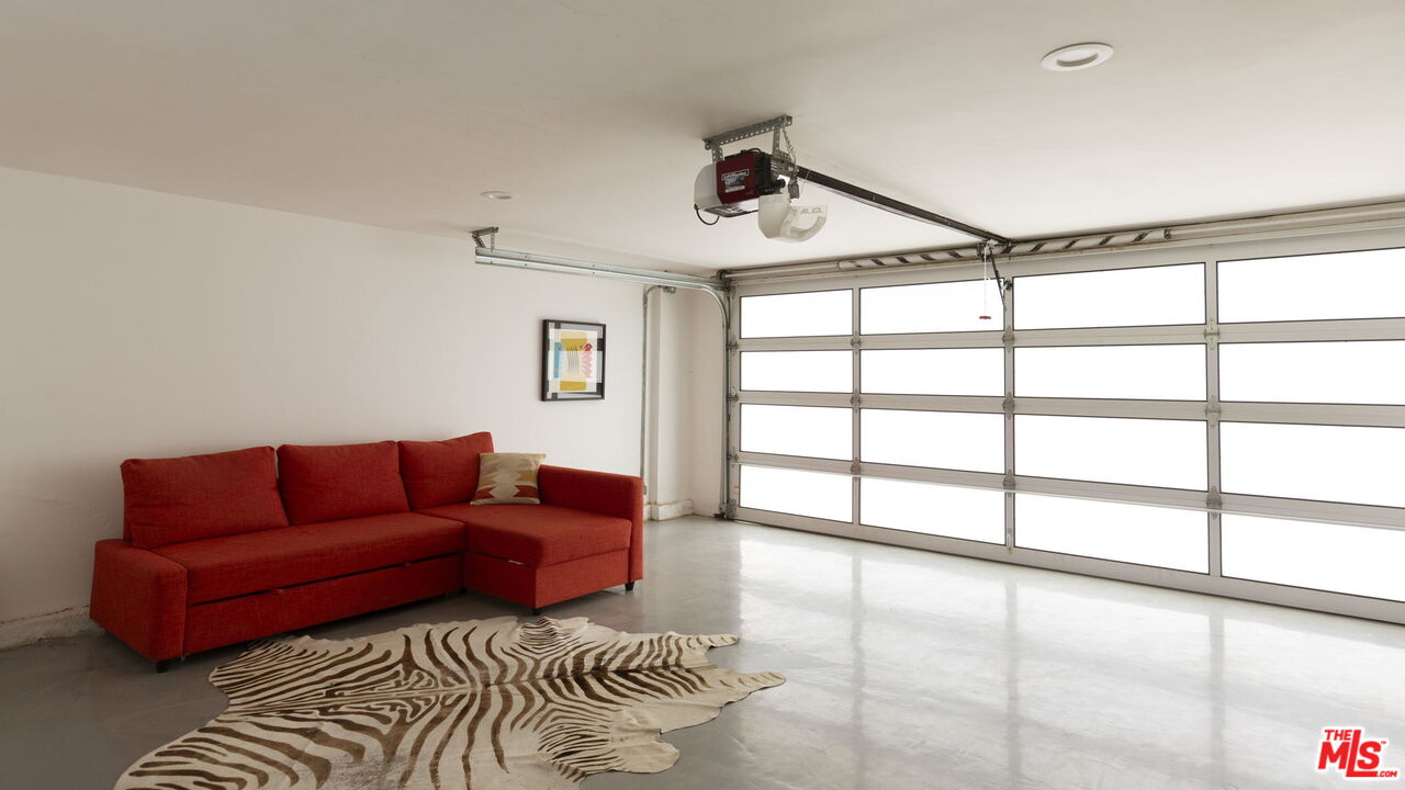 2500 Carman Crest Dr