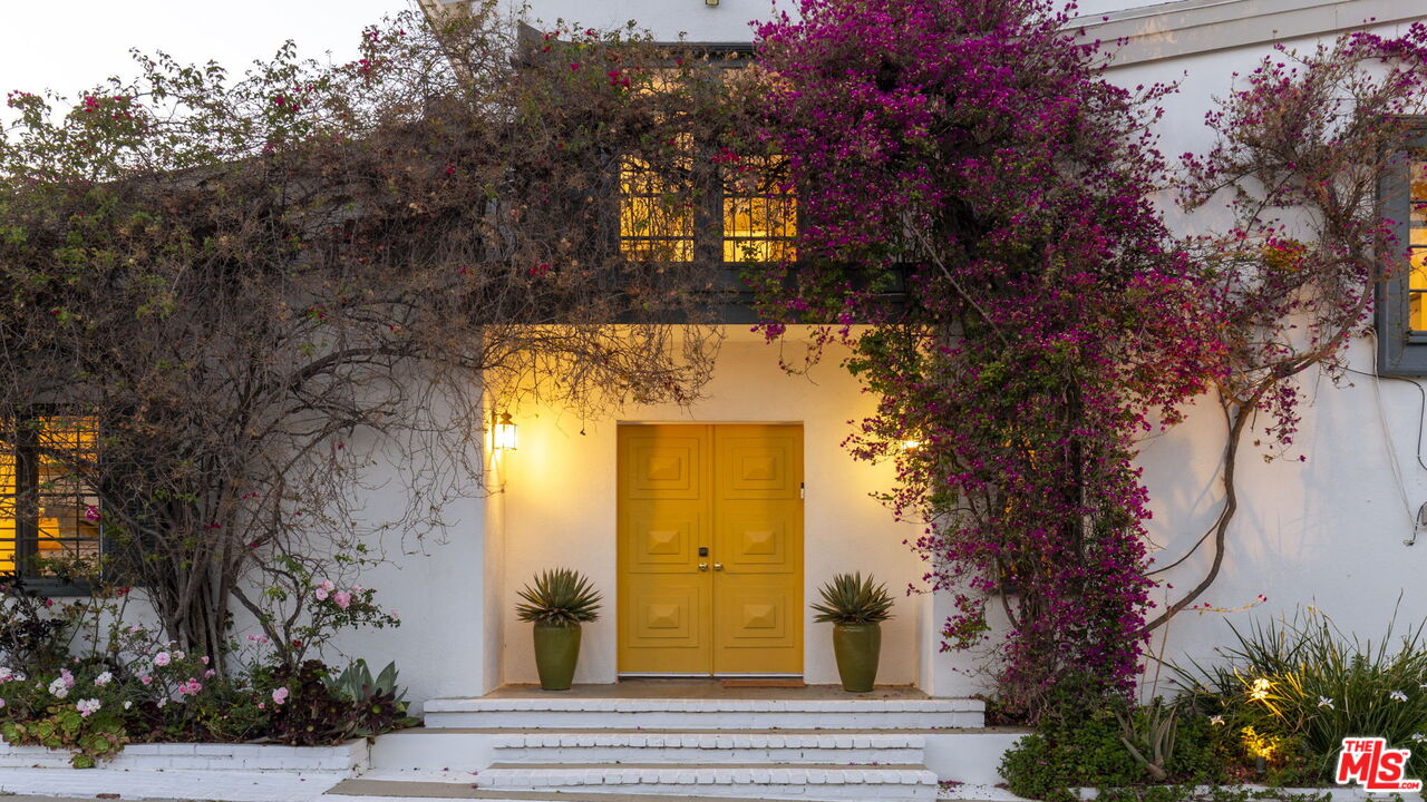 2500 Carman Crest Dr