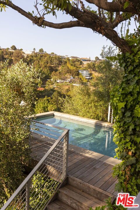 2500 Carman Crest Dr