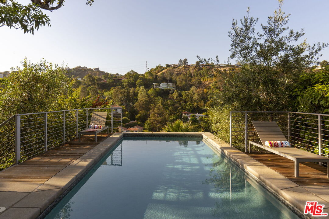 2500 Carman Crest Dr