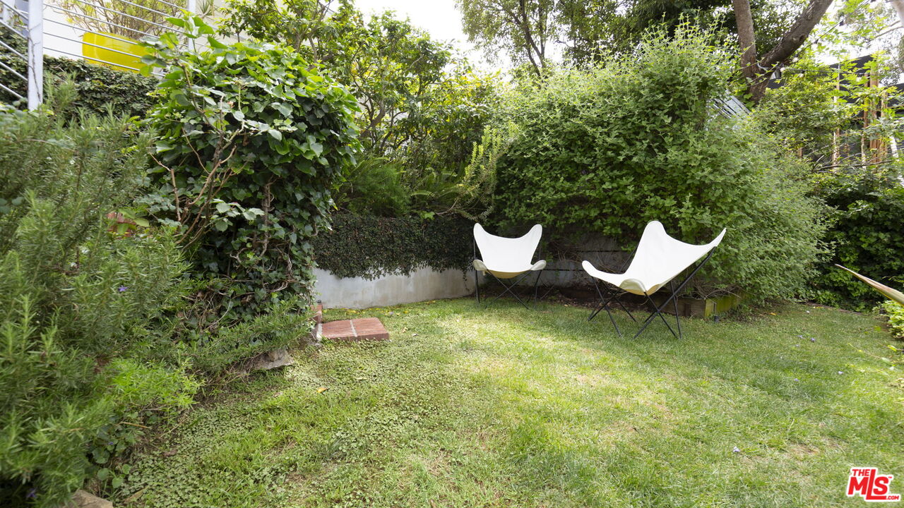 2500 Carman Crest Dr