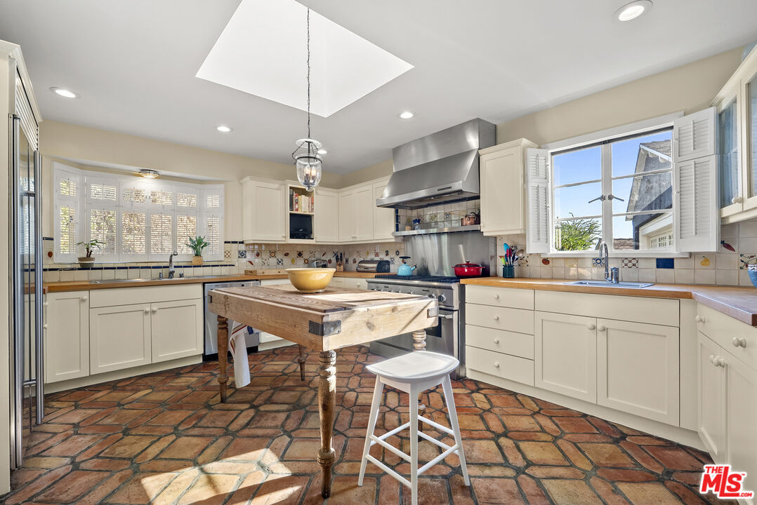 2109 Castilian Dr