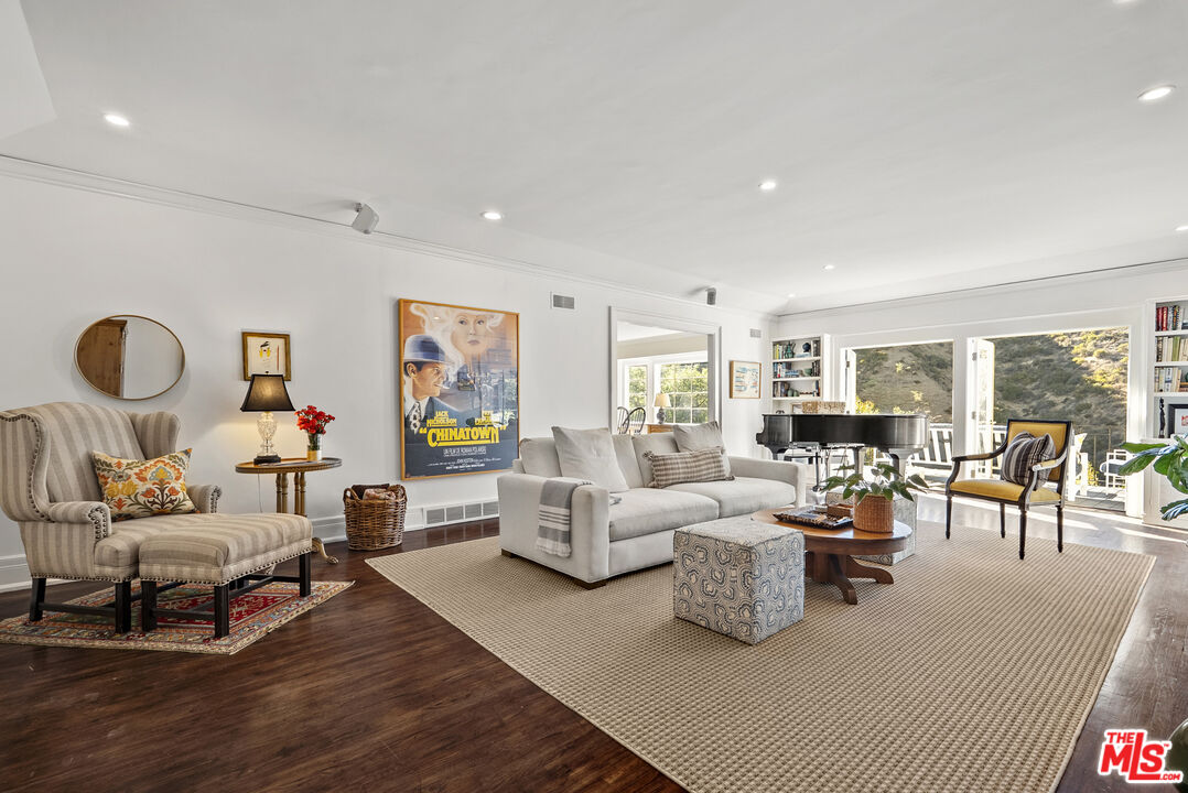 2109 Castilian Dr
