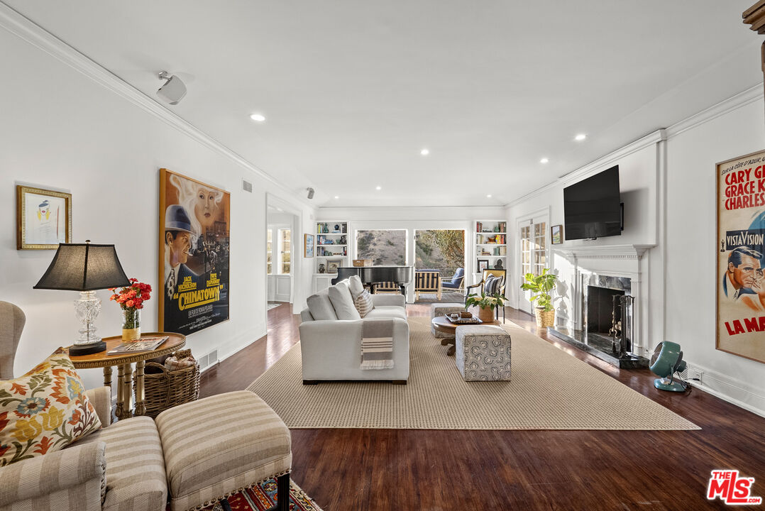 2109 Castilian Dr