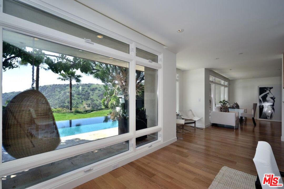 2439 Carman Crest Dr