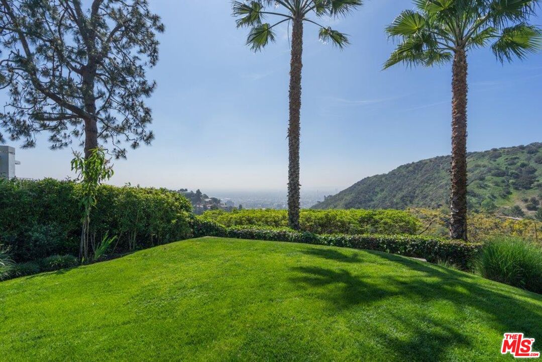 2439 Carman Crest Dr