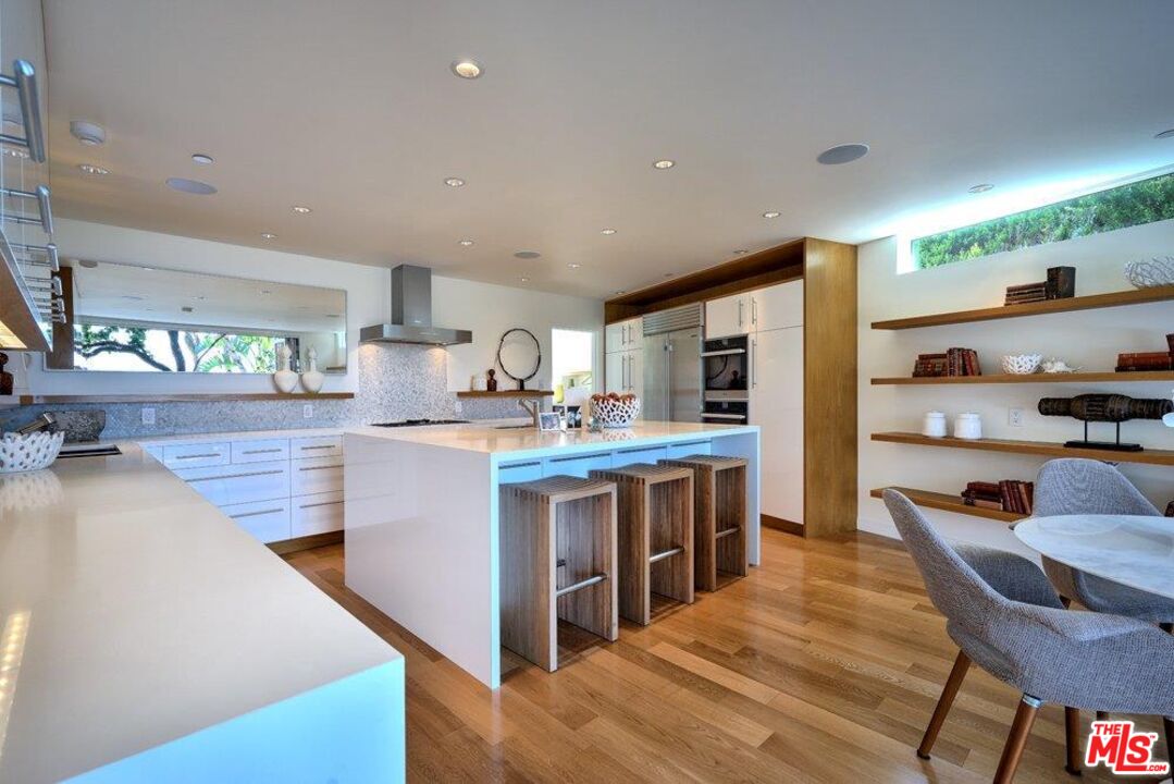 2439 Carman Crest Dr