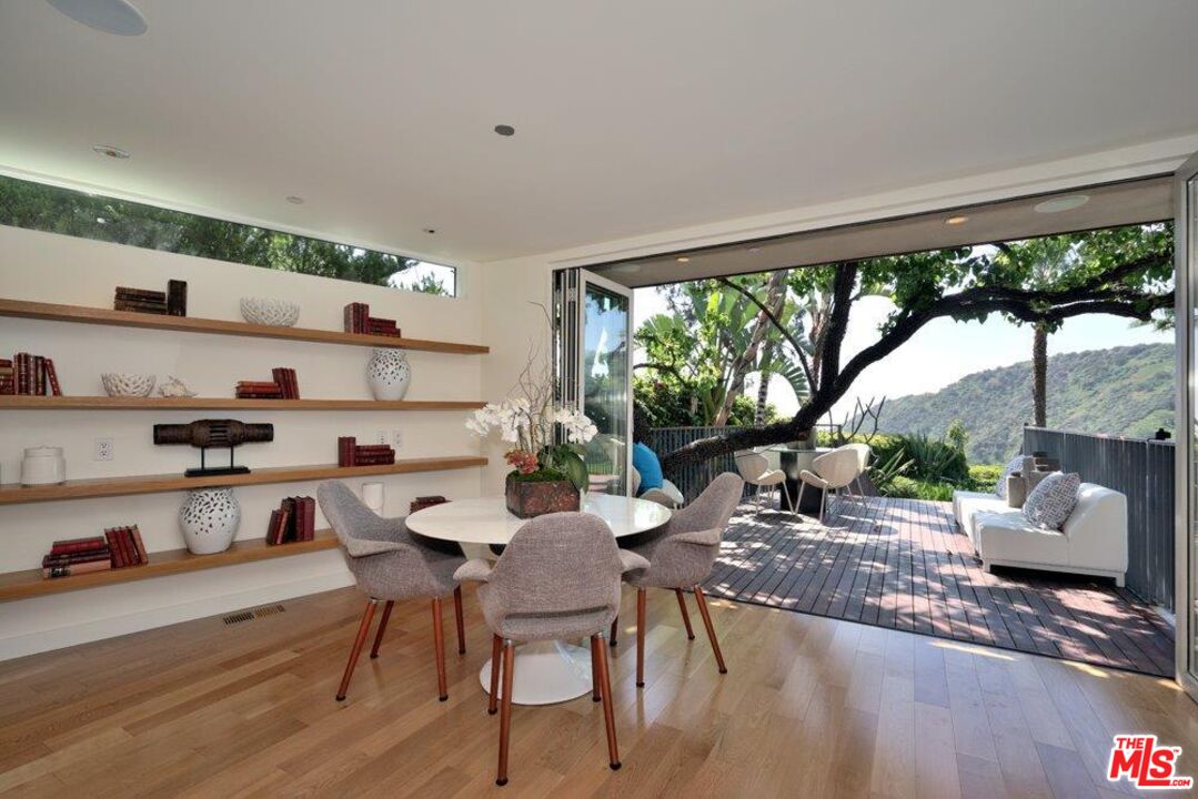 2439 Carman Crest Dr