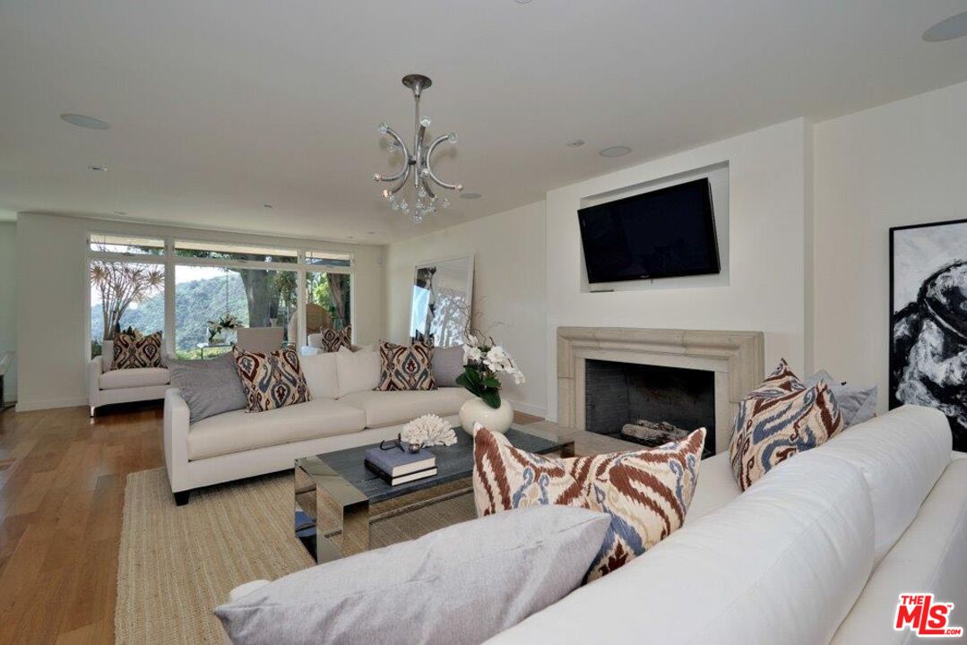 2439 Carman Crest Dr