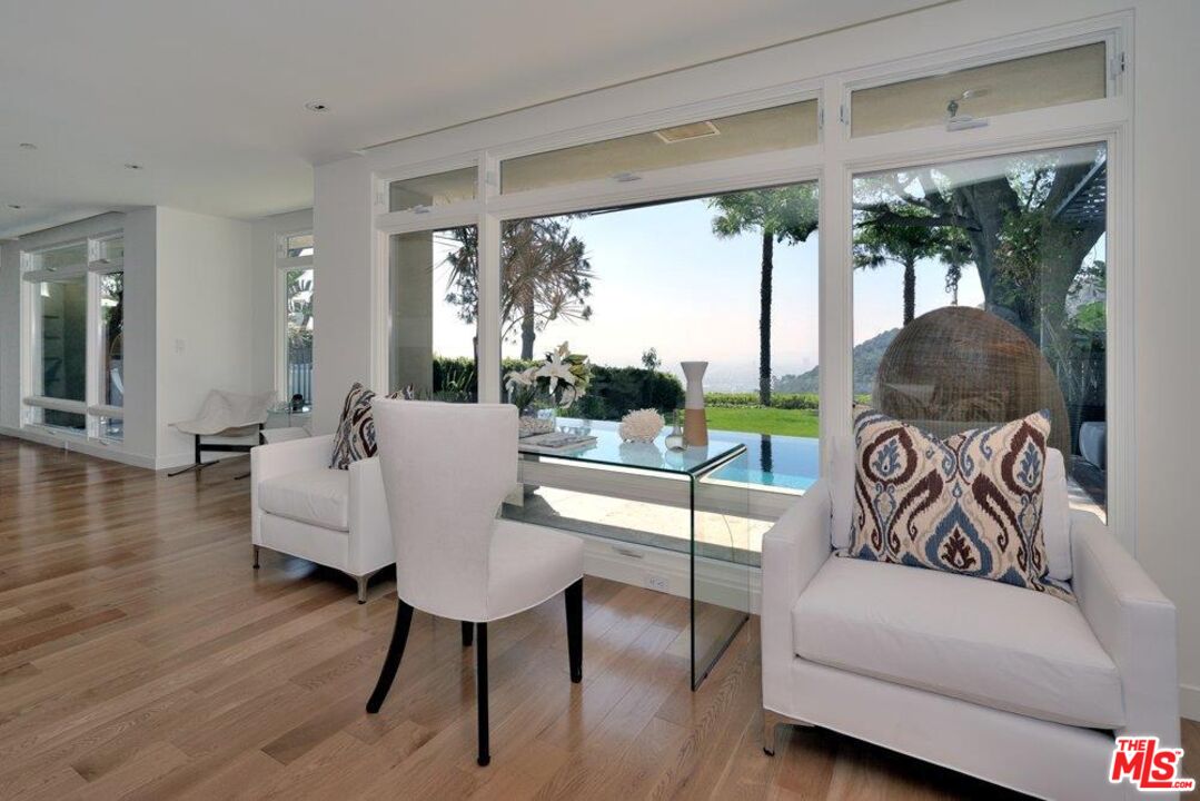 2439 Carman Crest Dr