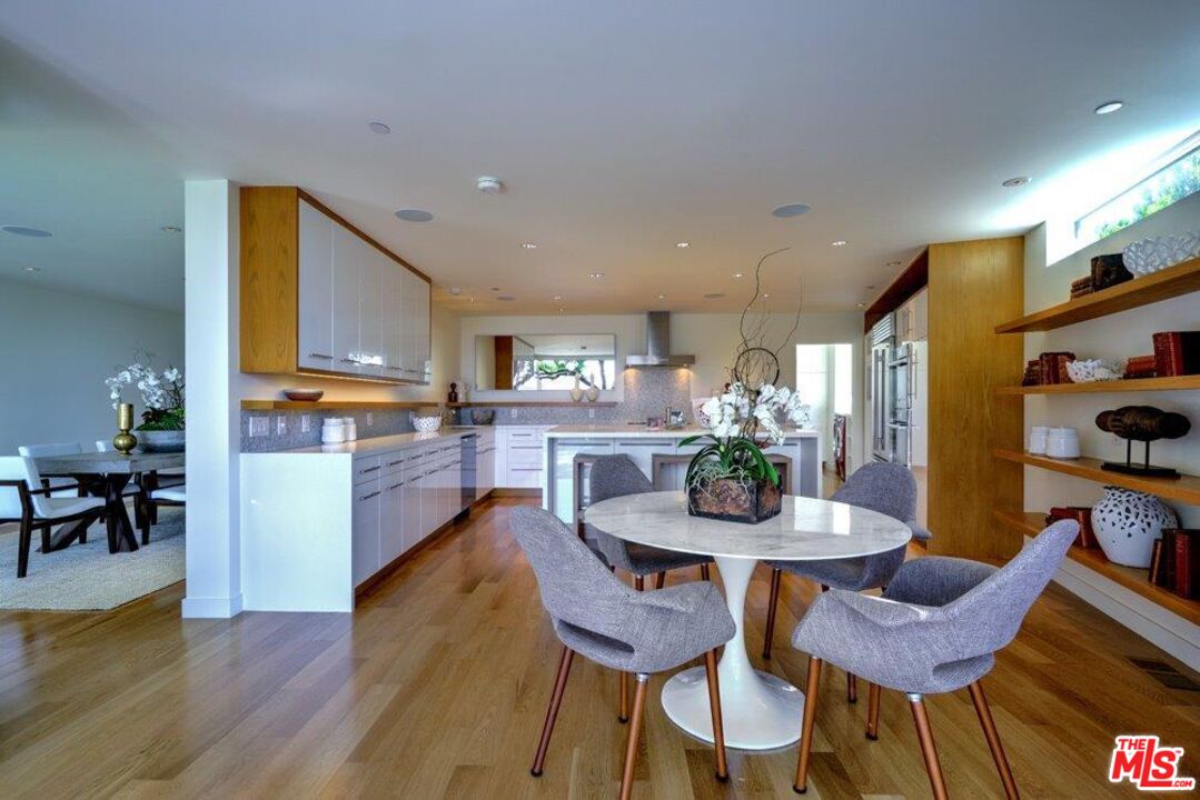 2439 Carman Crest Dr