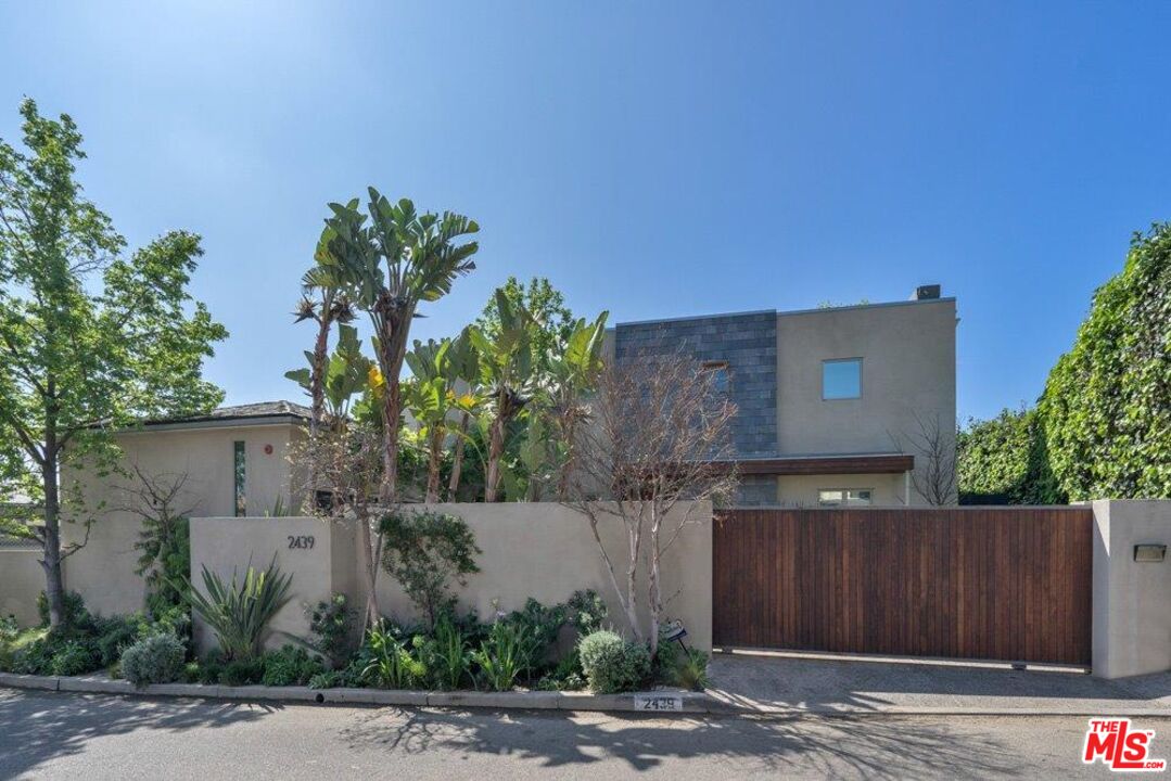 2439 Carman Crest Dr