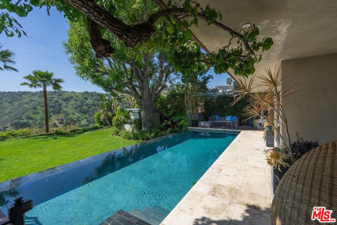 2439 Carman Crest Dr