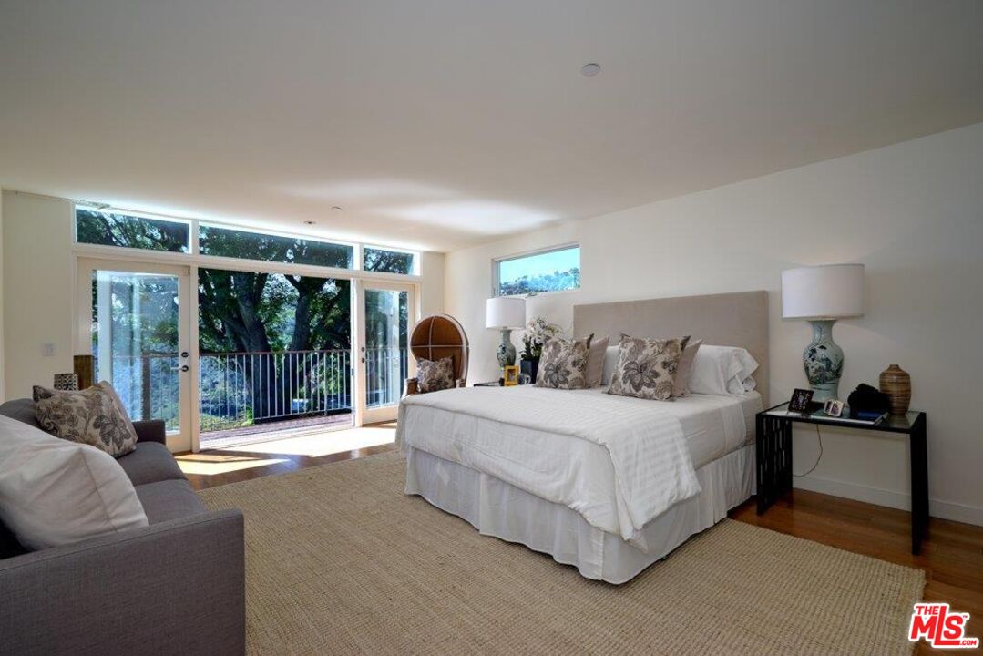 2439 Carman Crest Dr