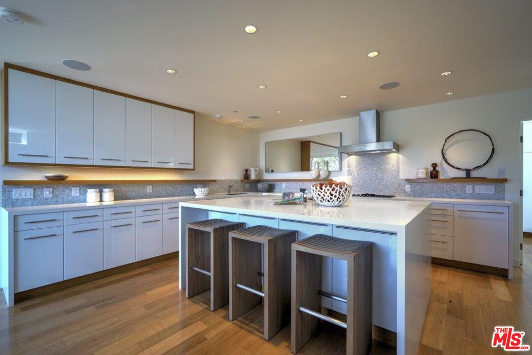 2439 Carman Crest Dr