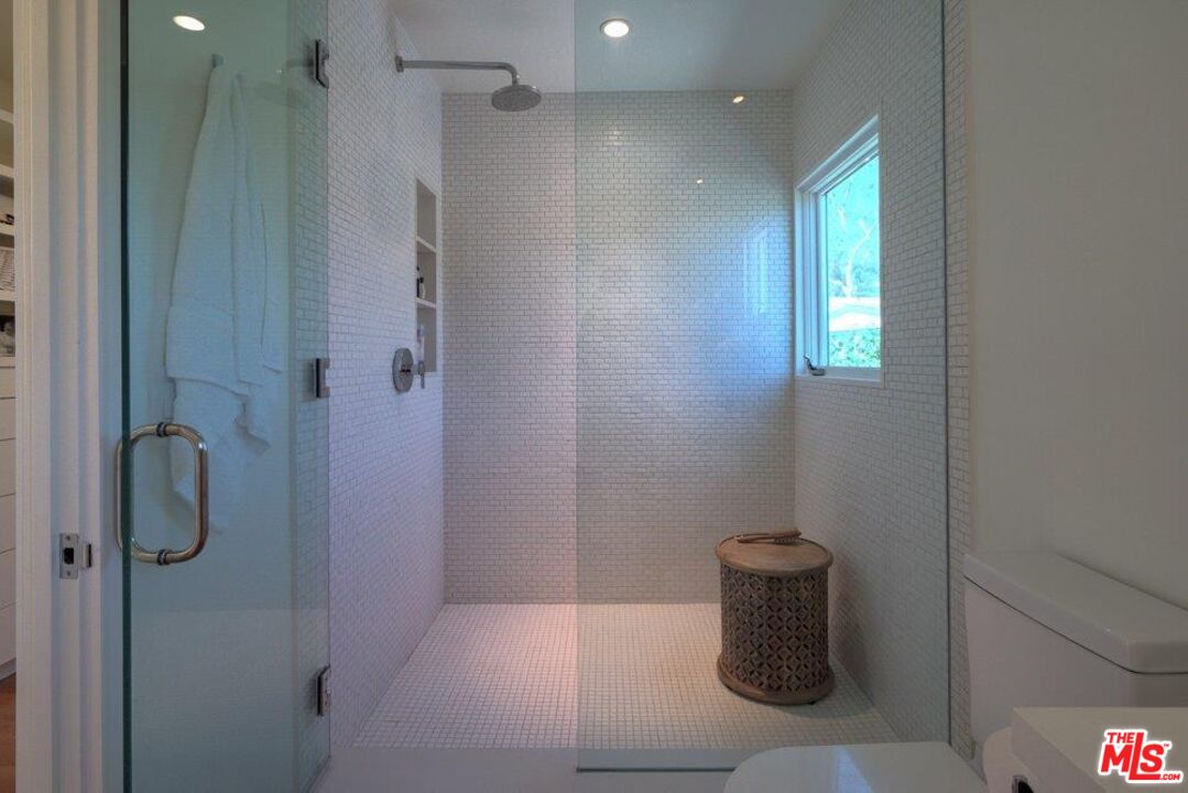 2439 Carman Crest Dr