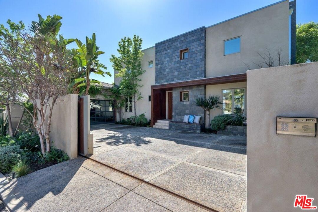 2439 Carman Crest Dr