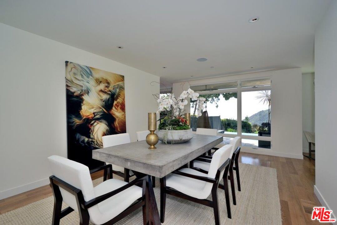 2439 Carman Crest Dr