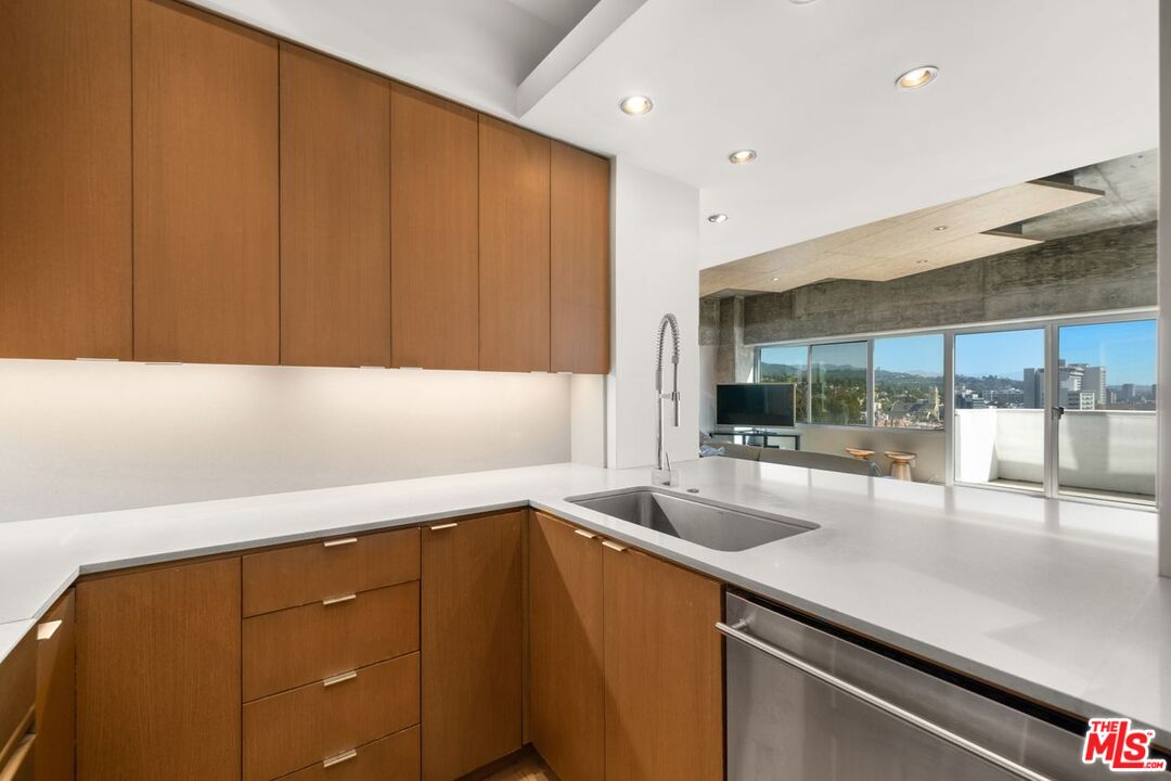 7135 Hollywood Blvd Unit: 1210