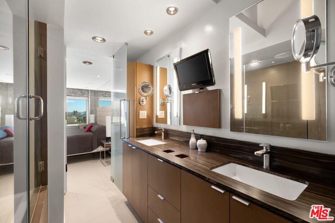 7135 Hollywood Blvd Unit: 1210