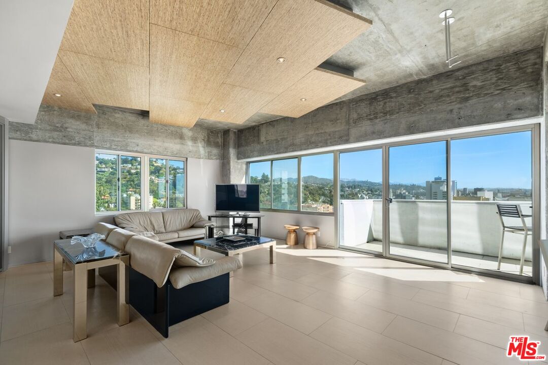 7135 Hollywood Blvd Unit: 1210