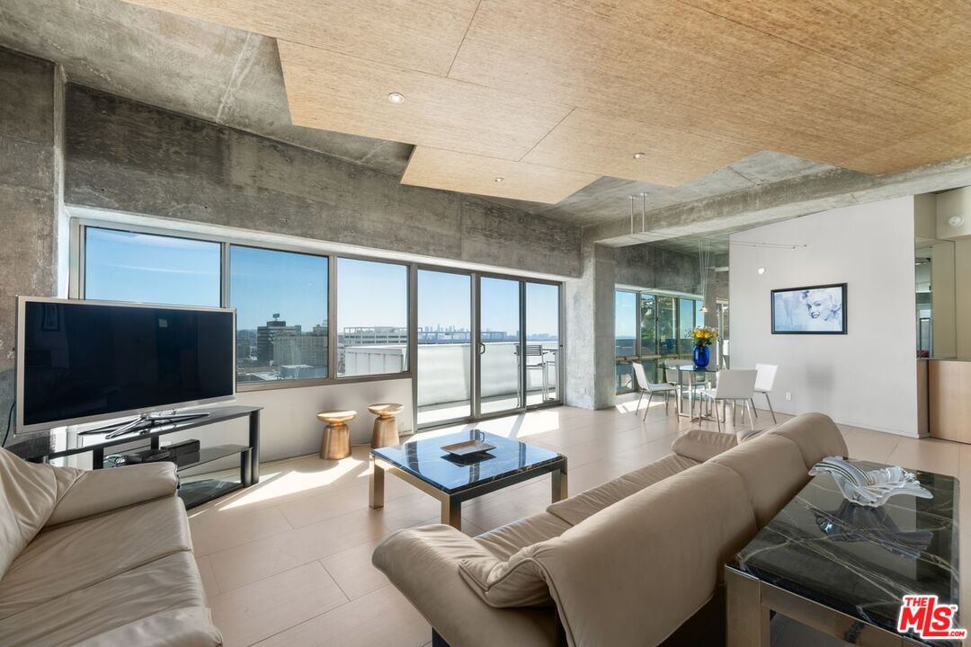 7135 Hollywood Blvd Unit: 1210