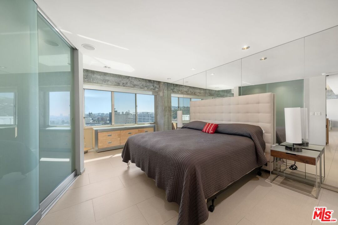 7135 Hollywood Blvd Unit: 1210