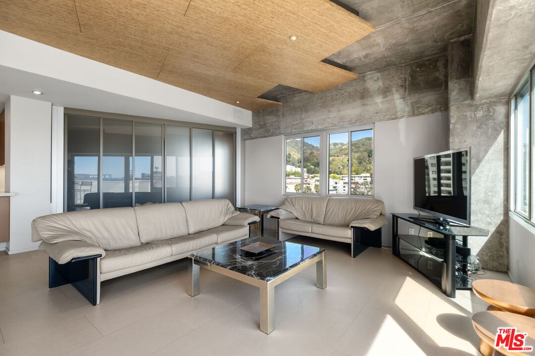 7135 Hollywood Blvd Unit: 1210