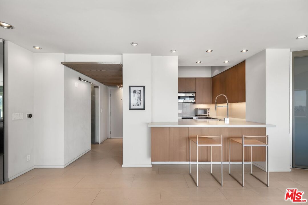 7135 Hollywood Blvd Unit: 1210