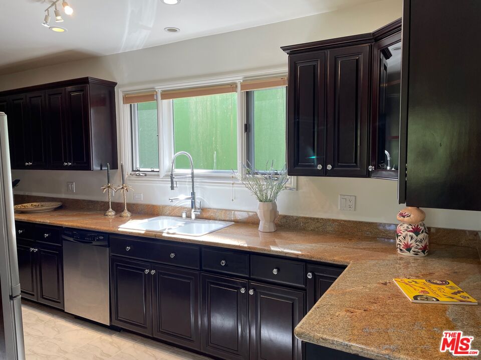 2239 VISTA DEL MAR PL
