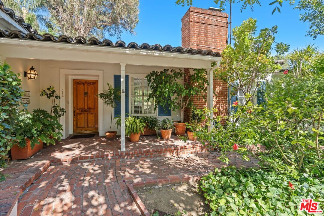 2736 Outpost Dr