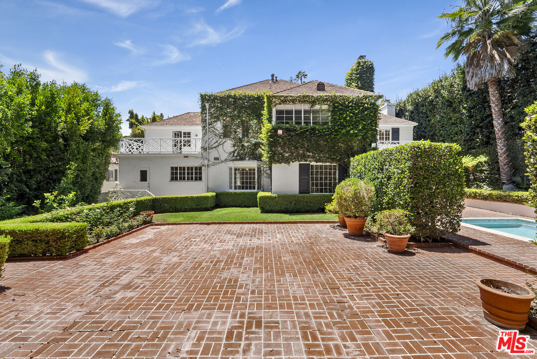 1910 Outpost Dr