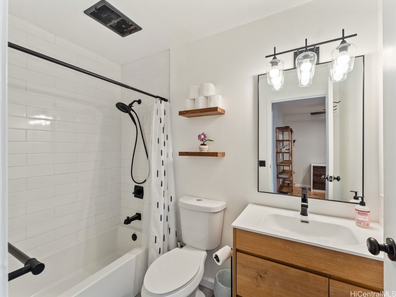 46-63 Emepela Place P205