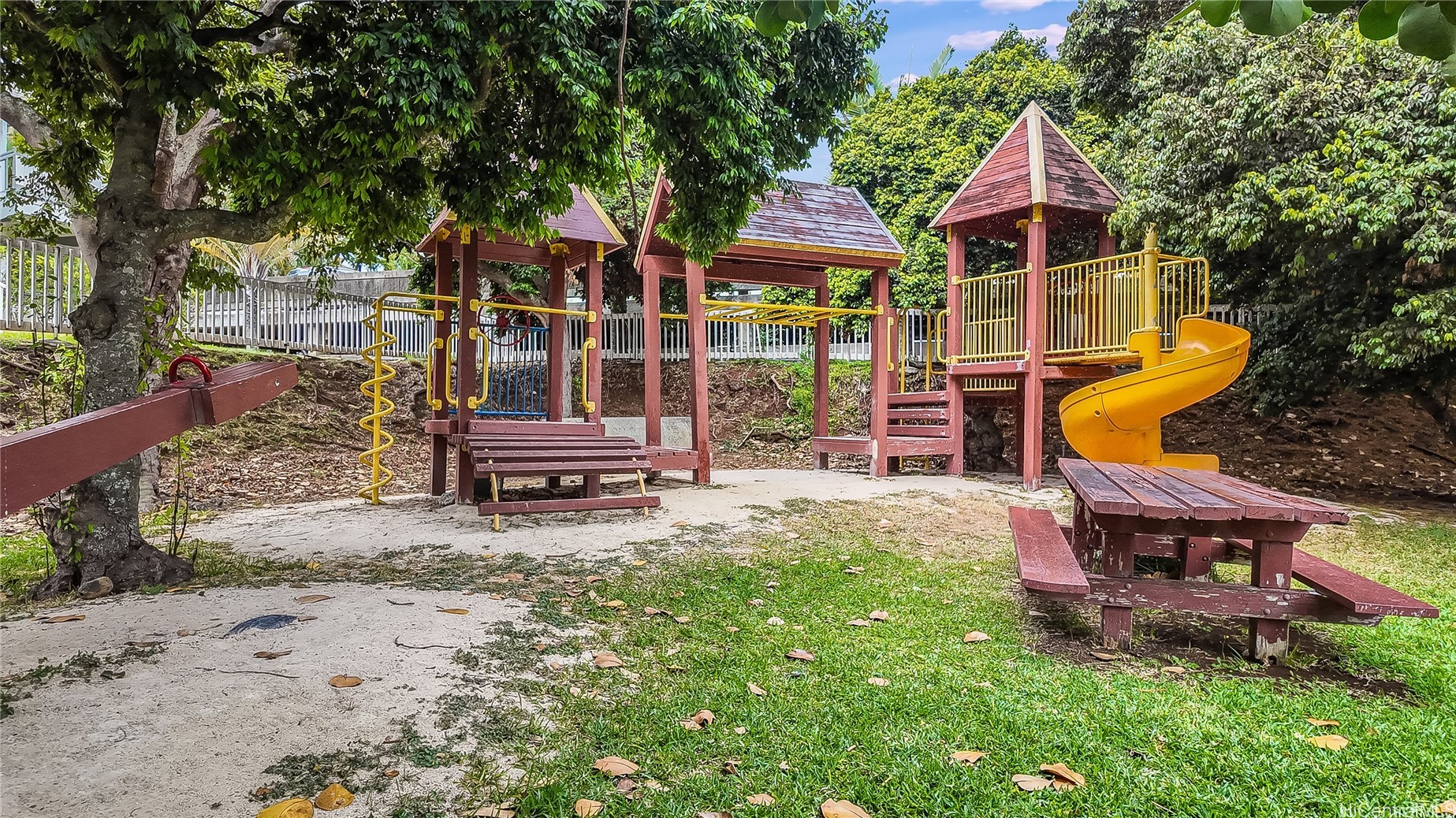 585 Mananai Place 26U