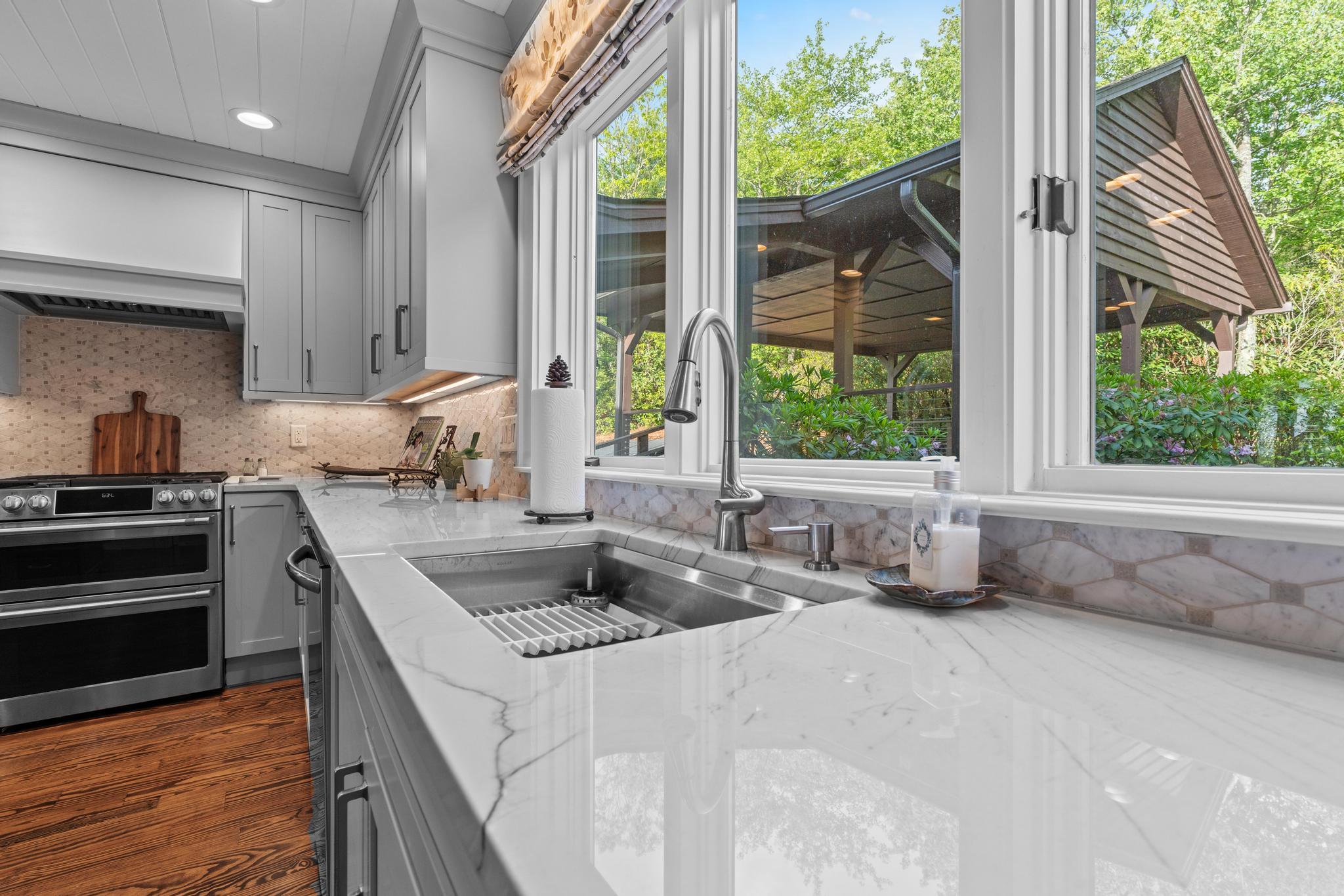 108 W View Way