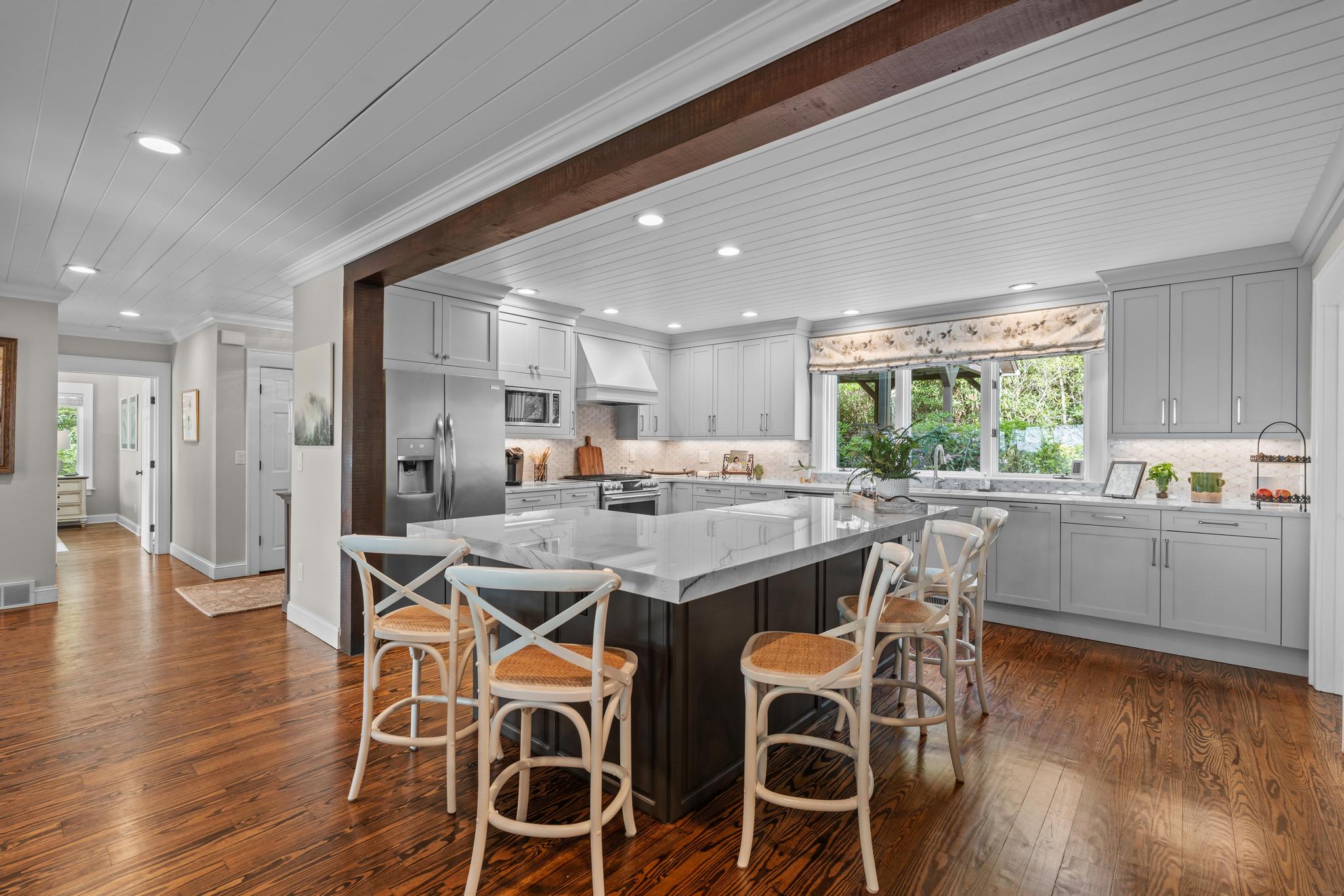 108 W View Way