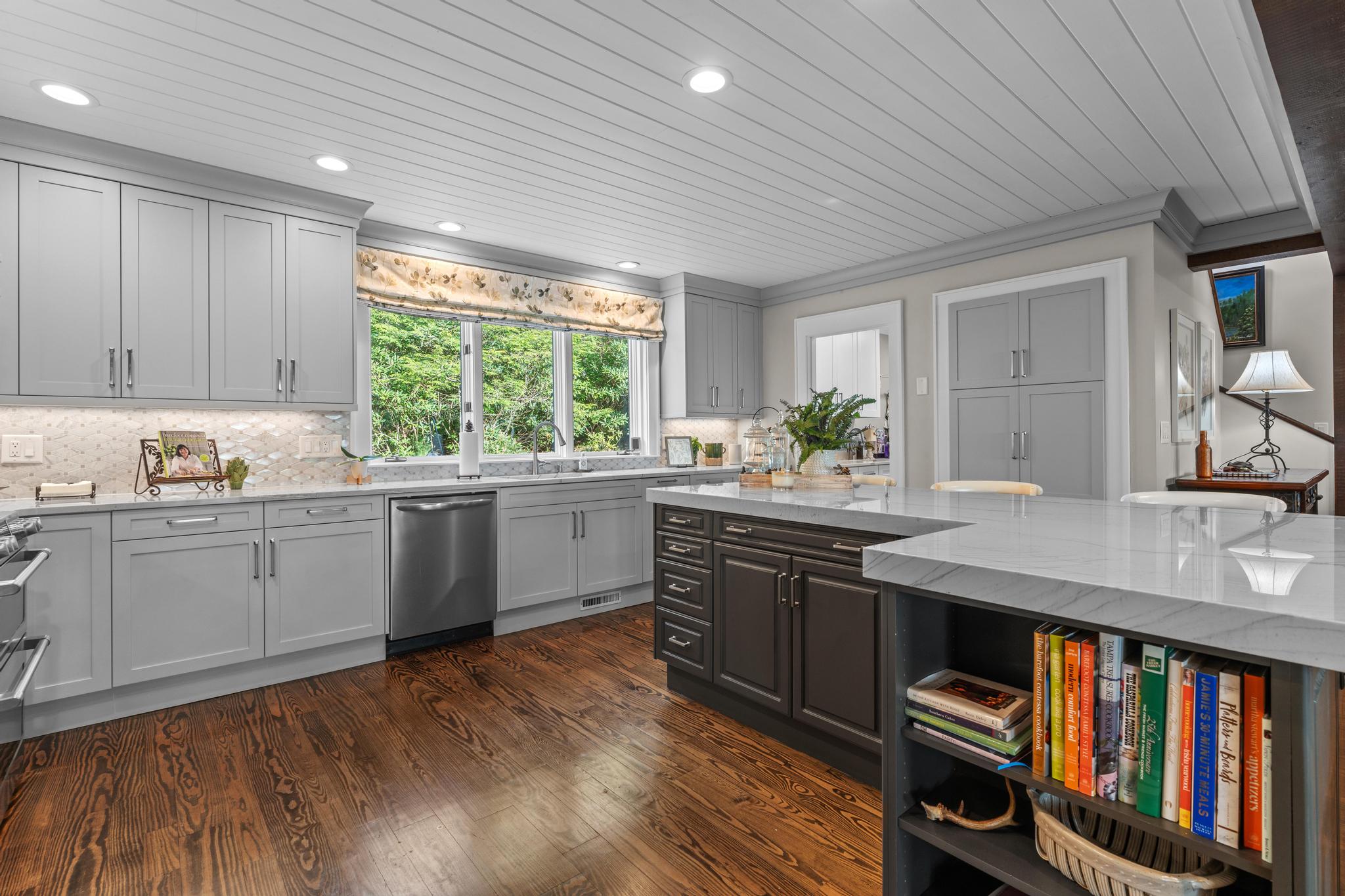 108 W View Way