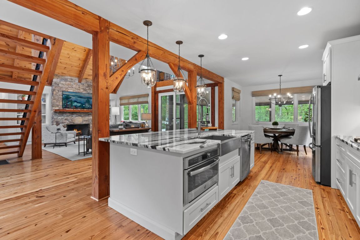 891 Crescent Trail