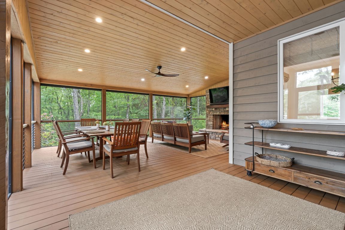 891 Crescent Trail