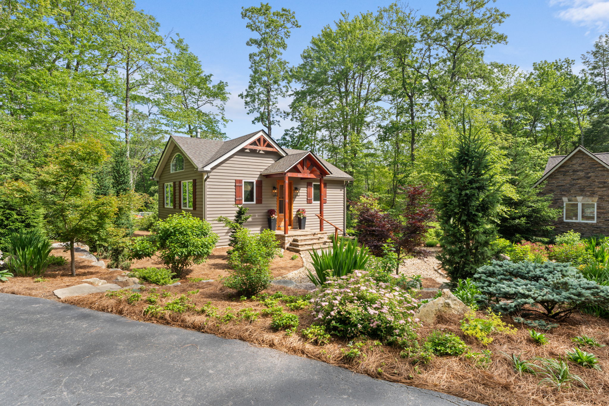891 Crescent Trail