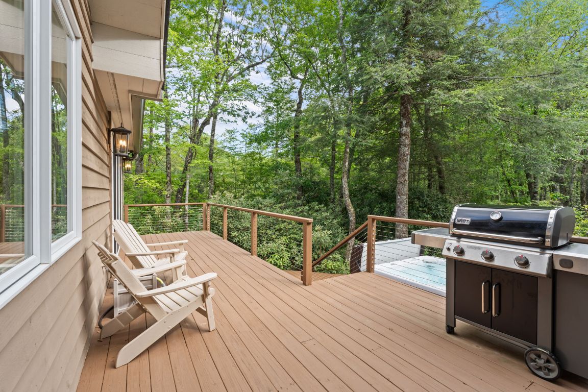 891 Crescent Trail