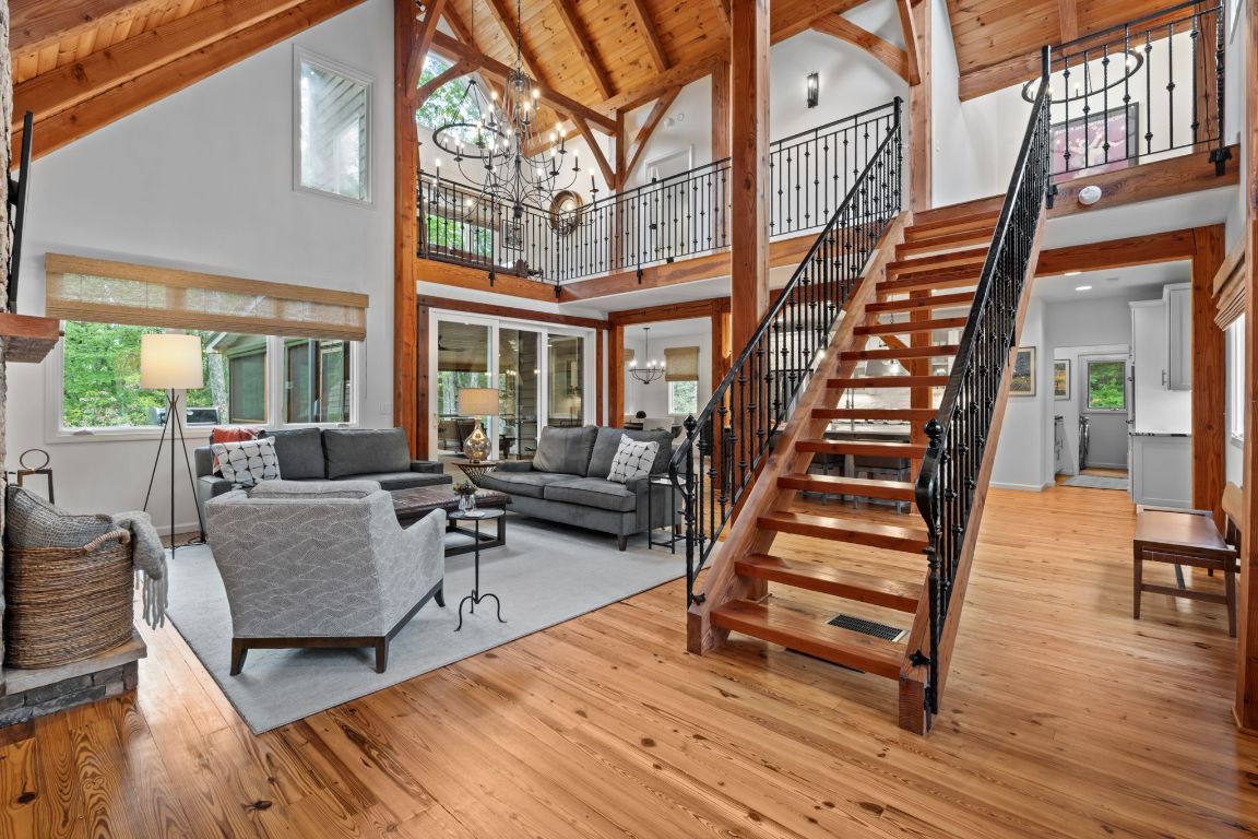 891 Crescent Trail